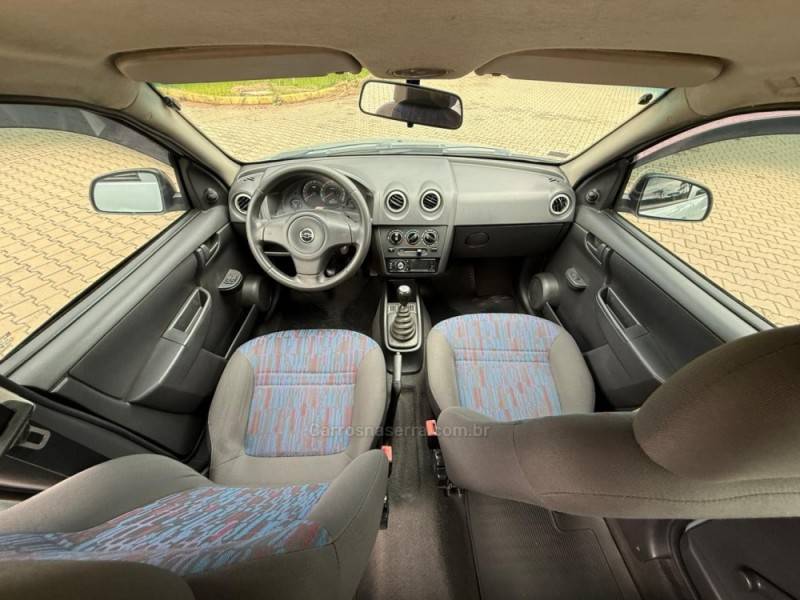 CHEVROLET - CELTA - 2010/2011 - Prata - R$ 29.900,00