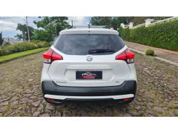 NISSAN - KICKS - 2016/2017 - Branca - R$ 85.900,00