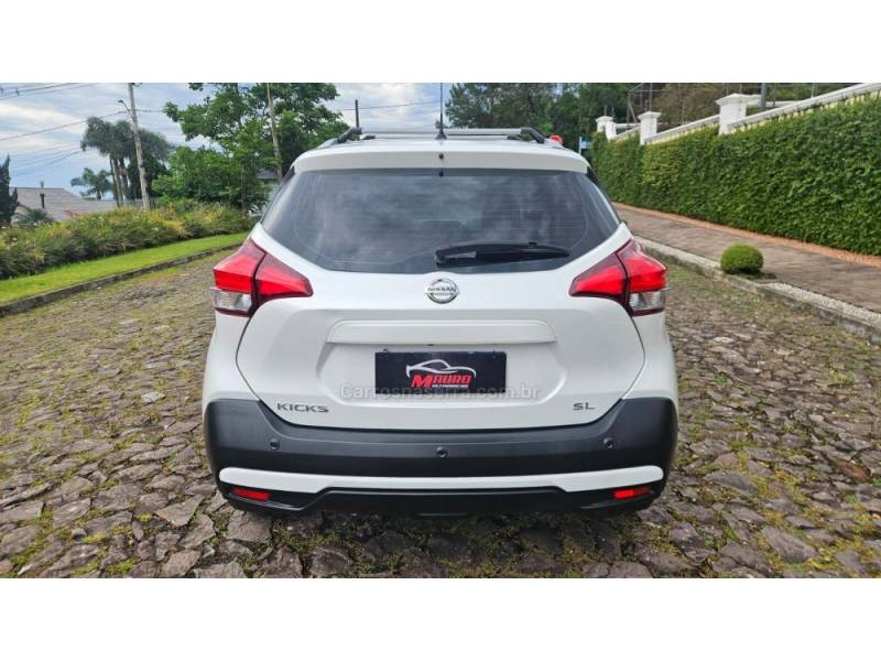 NISSAN - KICKS - 2016/2017 - Branca - R$ 85.900,00