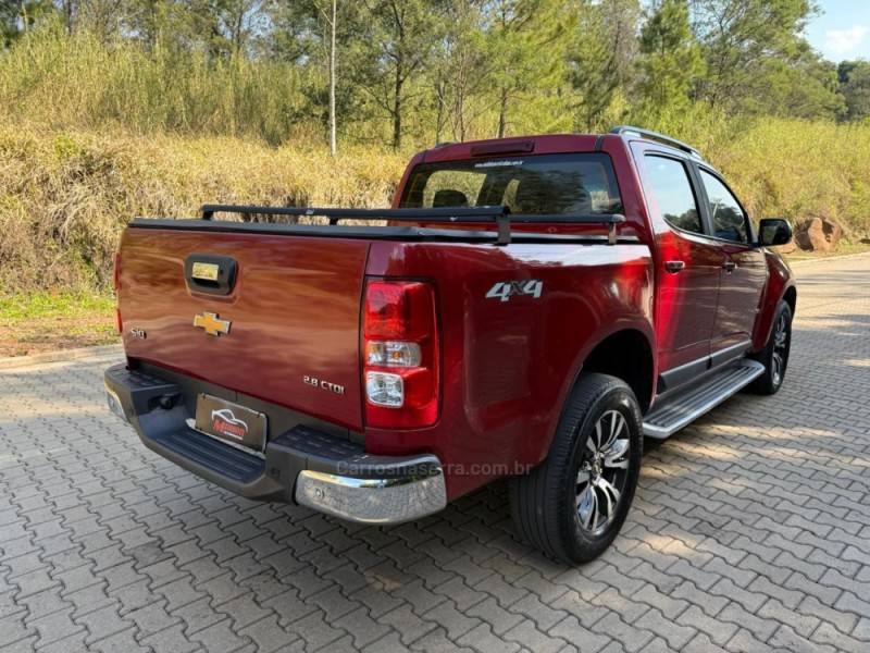 CHEVROLET - S10 - 2018/2019 - Vermelha - R$ 149.900,00