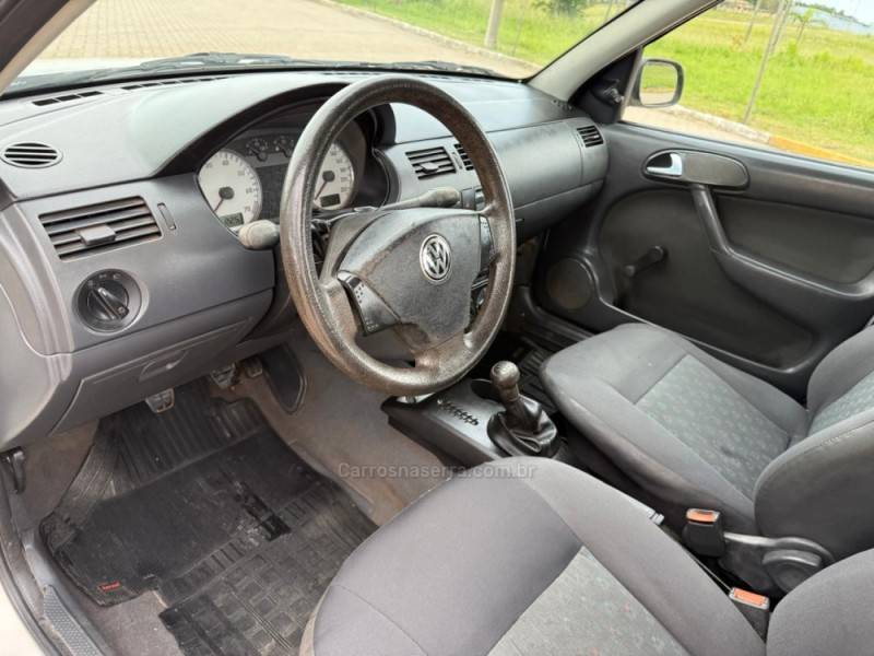 VOLKSWAGEN - SAVEIRO - 2005/2005 - Branca - R$ 27.900,00