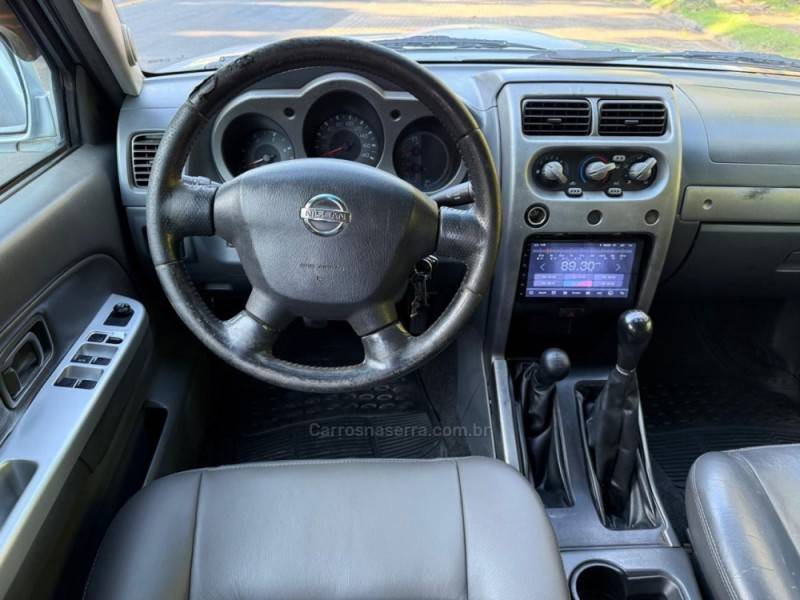NISSAN - FRONTIER - 2004/2004 - Prata - R$ 58.900,00