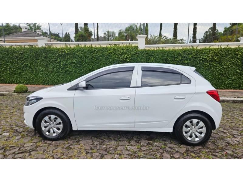 CHEVROLET - ONIX - 2019/2019 - Branca - R$ 54.900,00