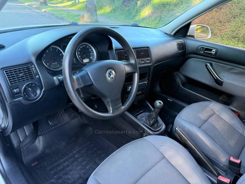 VOLKSWAGEN - GOLF - 2009/2010 - Branca - R$ 45.900,00