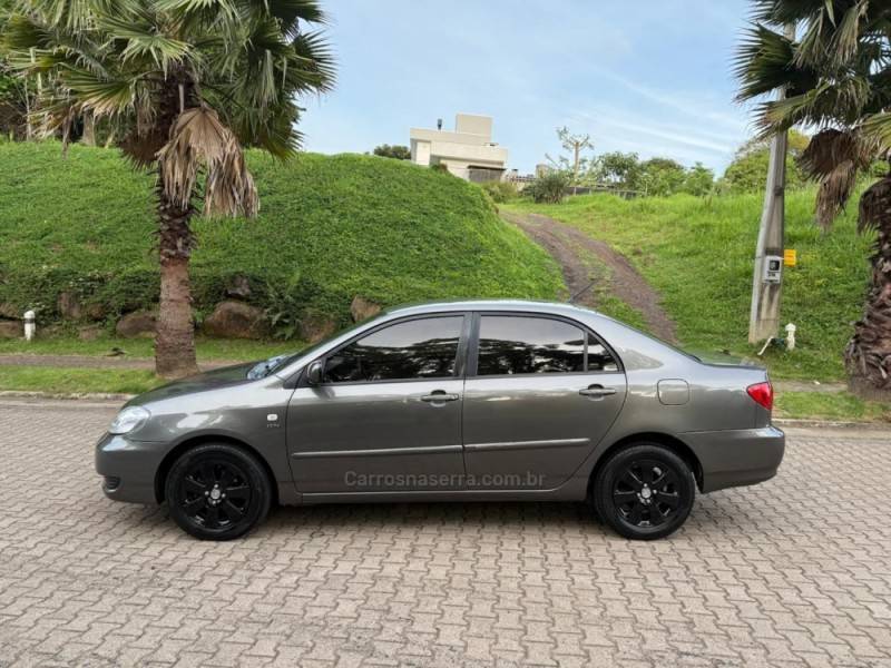 TOYOTA - COROLLA - 2006/2007 - Cinza - R$ 43.900,00