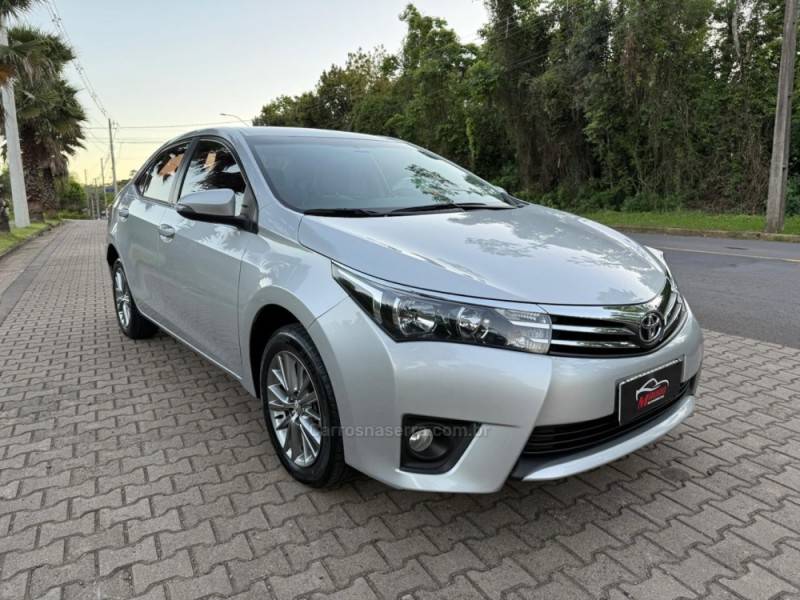 TOYOTA - COROLLA - 2016/2017 - Prata - R$ 96.900,00
