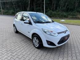 FORD - FIESTA - 2012/2013 - Branca - R$ 33.900,00