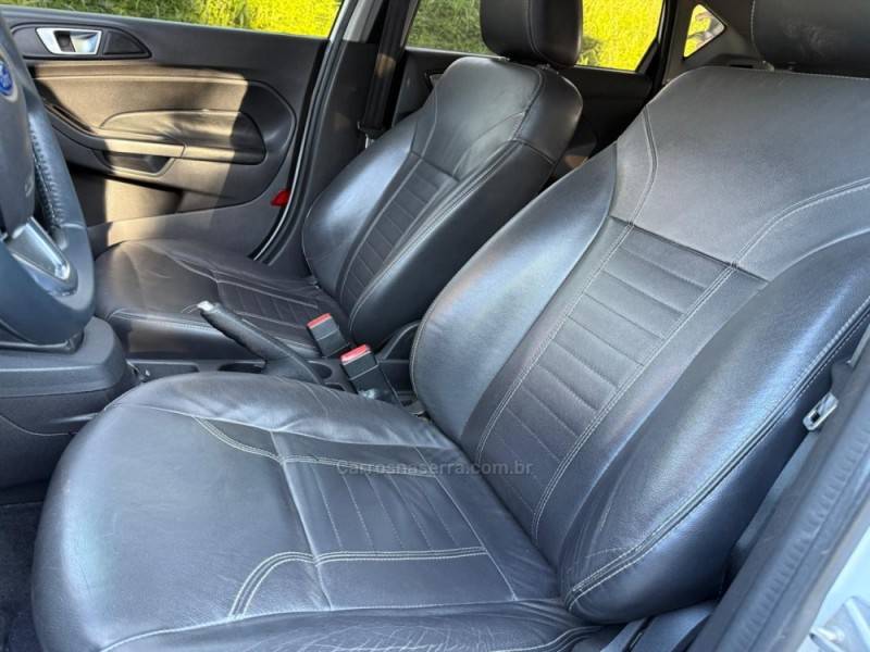 FORD - FIESTA - 2015/2015 - Branca - R$ 43.900,00