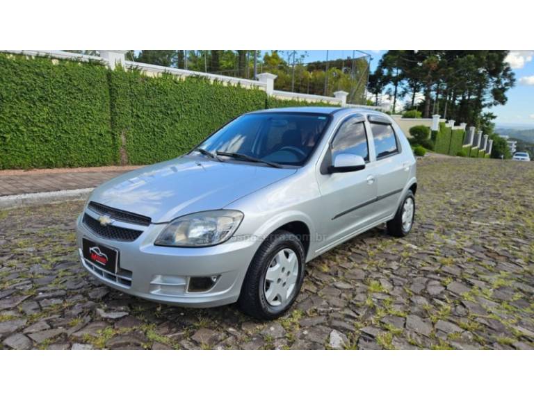 CHEVROLET - CELTA - 2012/2013 - Prata - R$ 33.900,00