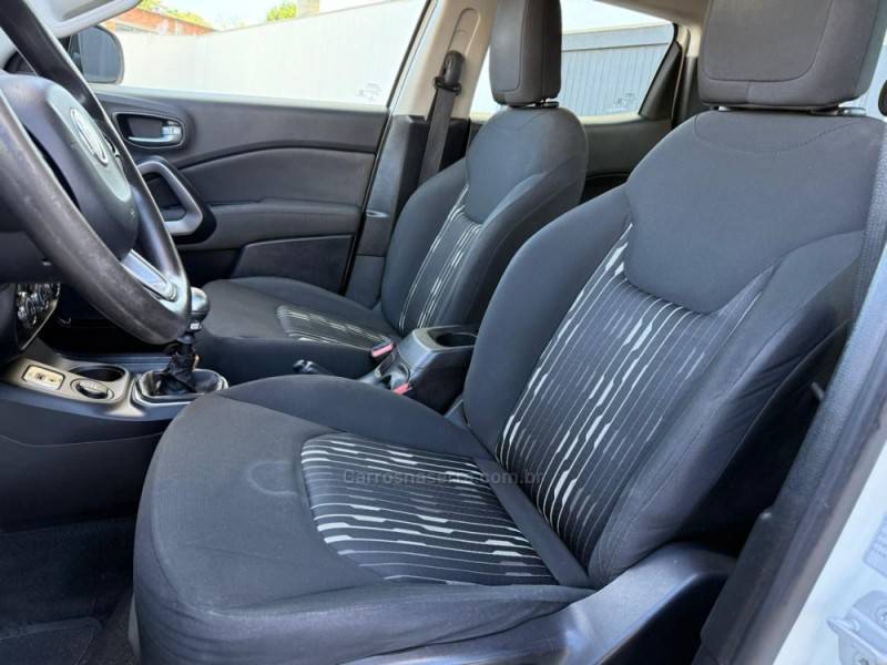 FIAT - TORO - 2016/2017 - Branca - R$ 85.900,00