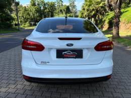 FORD - FOCUS - 2018/2019 - Branca - R$ 66.900,00