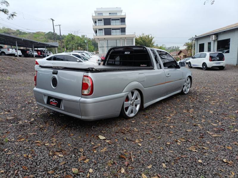 VOLKSWAGEN - SAVEIRO - 2000/2001 - Prata - R$ 35.000,00
