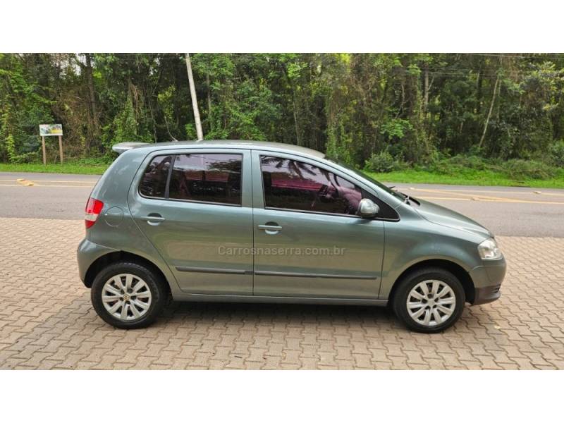 VOLKSWAGEN - FOX - 2009/2010 - Prata - R$ 28.500,00