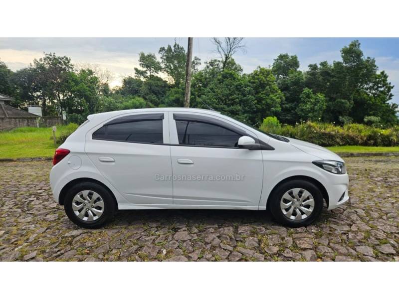 CHEVROLET - ONIX - 2019/2019 - Branca - R$ 54.900,00