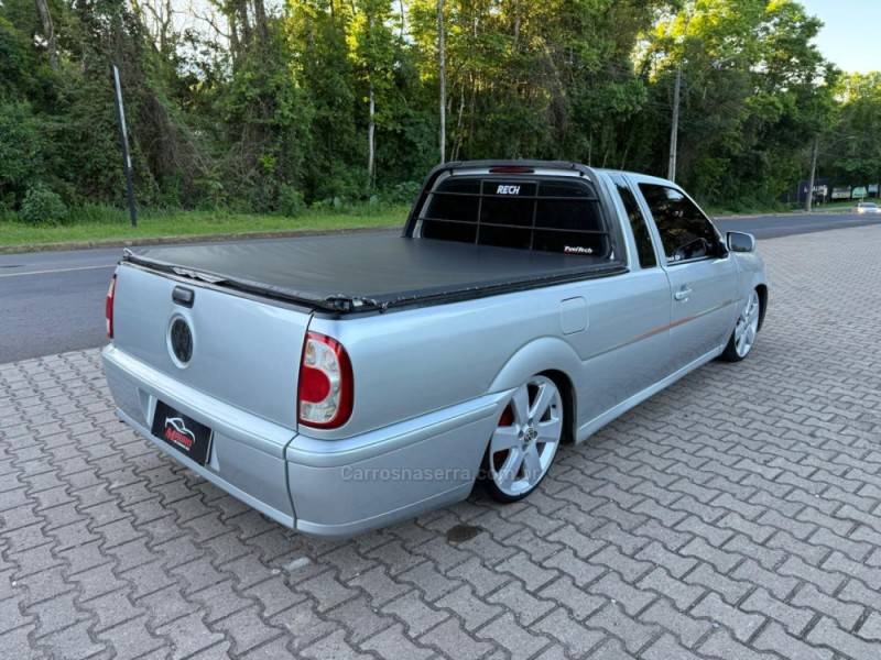 VOLKSWAGEN - SAVEIRO - 2000/2001 - Prata - R$ 33.900,00
