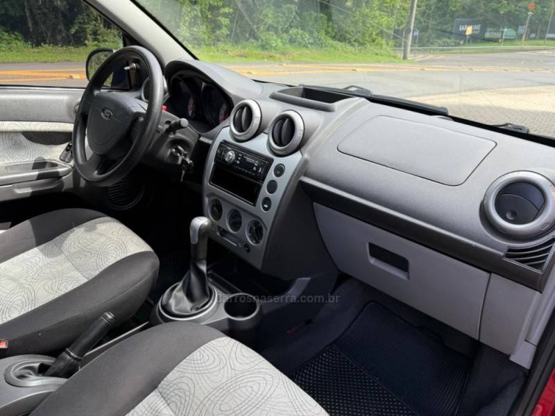 FORD - FIESTA - 2009/2009 - Vermelha - R$ 27.900,00