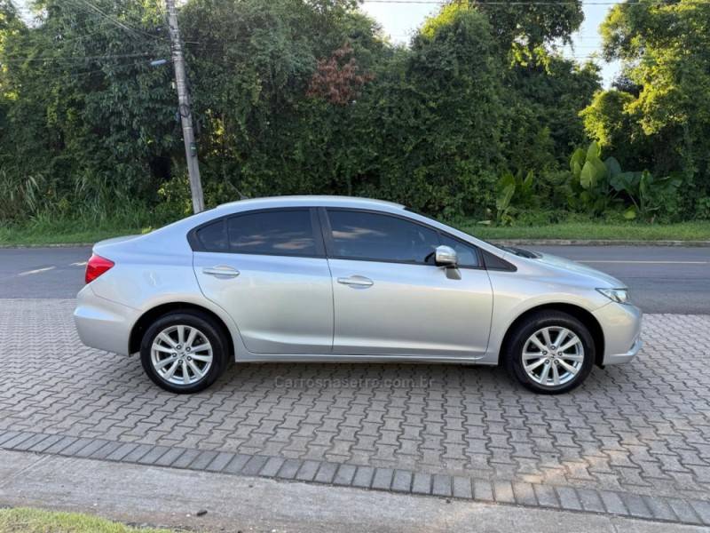 HONDA - CIVIC - 2014/2014 - Prata - R$ 73.900,00