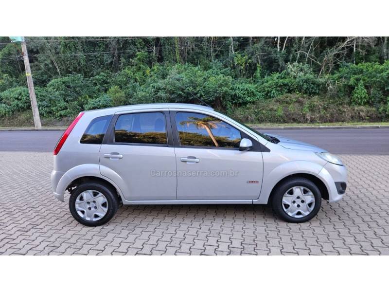 FORD - FIESTA - 2012/2013 - Prata - R$ 33.900,00