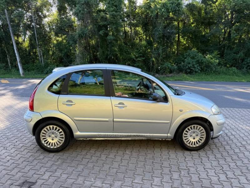CITROËN - C3 - 2005/2006 - Prata - R$ 14.900,00