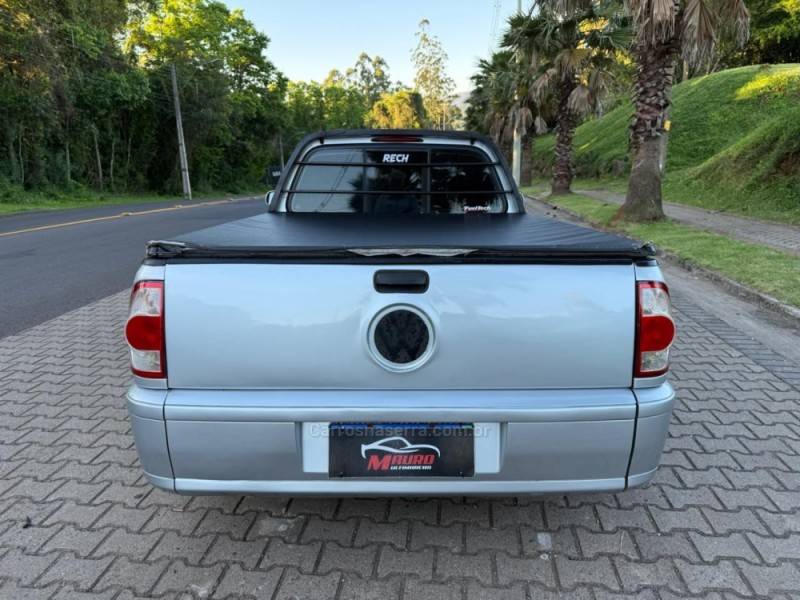 VOLKSWAGEN - SAVEIRO - 2000/2001 - Prata - R$ 33.900,00