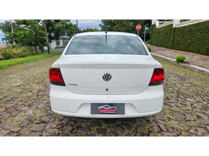 VOLKSWAGEN - VOYAGE - 2011/2012 - Branca - R$ 23.900,00