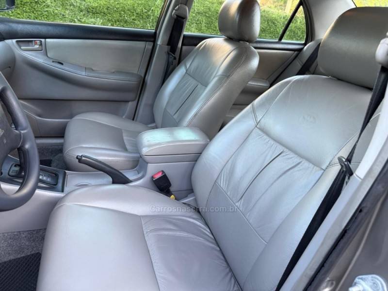 TOYOTA - COROLLA - 2003/2003 - Prata - R$ 36.900,00