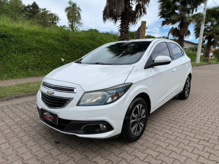 CHEVROLET - ONIX - 2013/2014 - Branca - R$ 52.900,00