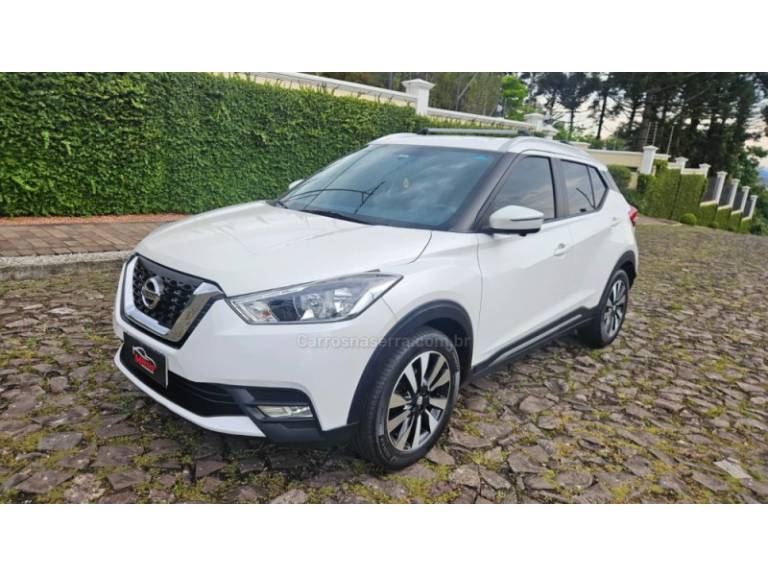 NISSAN - KICKS - 2016/2017 - Branca - R$ 85.900,00