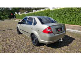 FORD - FIESTA - 2006/2007 - Prata - R$ 18.900,00