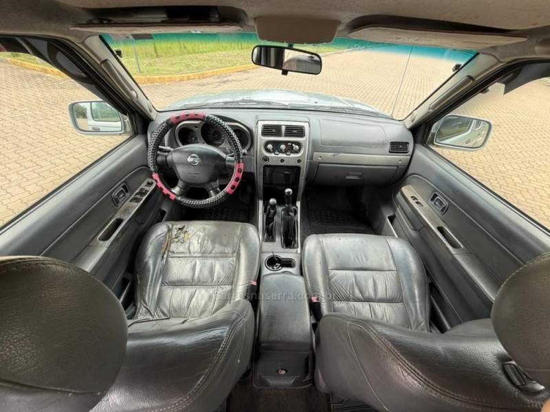 NISSAN - FRONTIER - 2004/2004 - Prata - R$ 49.900,00