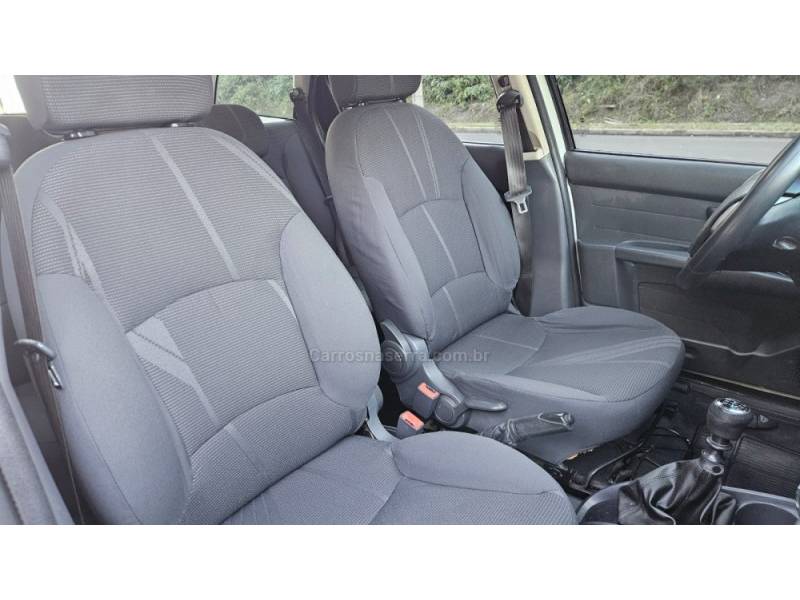 FIAT - PALIO - 2006/2007 - Branca - R$ 39.900,00
