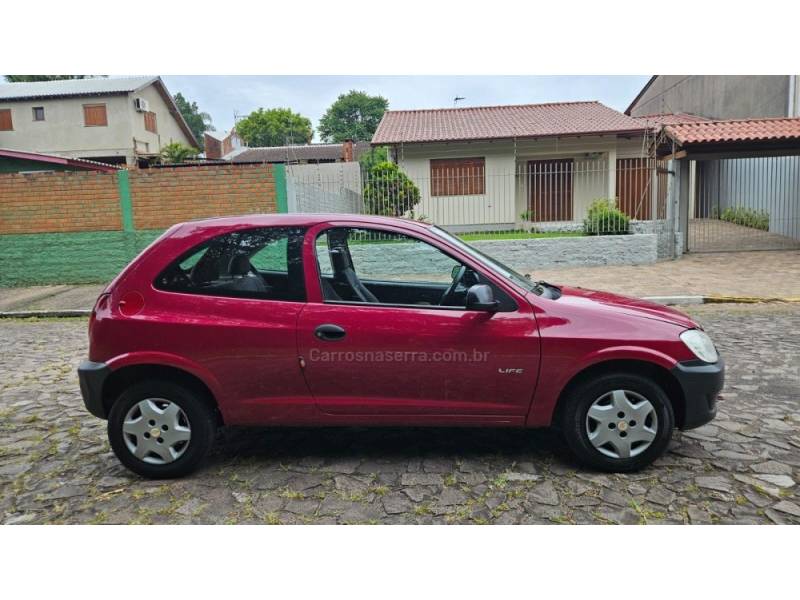 CHEVROLET - CELTA - 2010/2011 - Vermelha - R$ 20.900,00