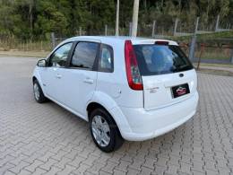 FORD - FIESTA - 2012/2013 - Branca - R$ 33.900,00