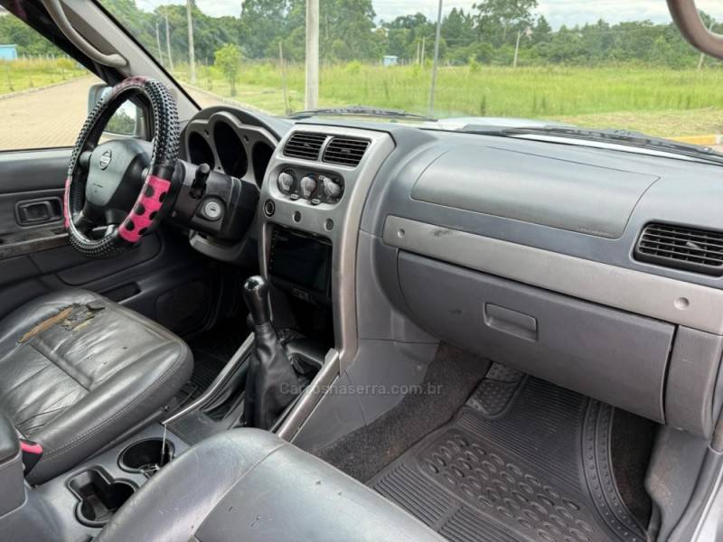 NISSAN - FRONTIER - 2004/2004 - Prata - R$ 49.900,00