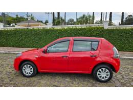 RENAULT - SANDERO - 2013/2014 - Vermelha - R$ 34.900,00