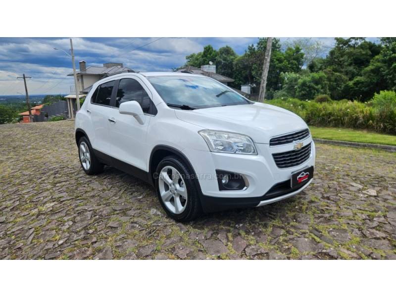 CHEVROLET - TRACKER - 2015/2015 - Branca - R$ 75.900,00