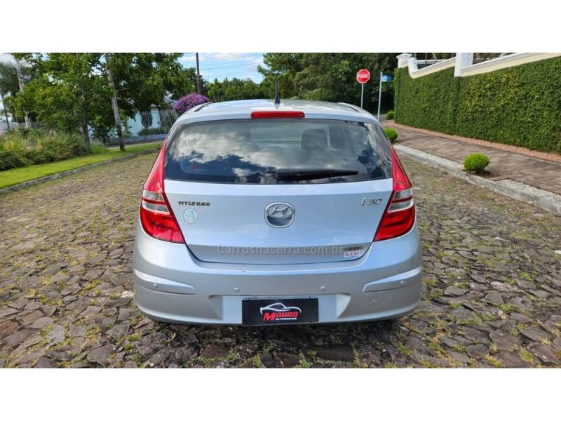 HYUNDAI - I30 - 2010/2011 - Prata - R$ 46.900,00