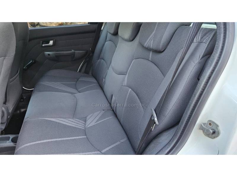 FIAT - PALIO - 2006/2007 - Branca - R$ 39.900,00