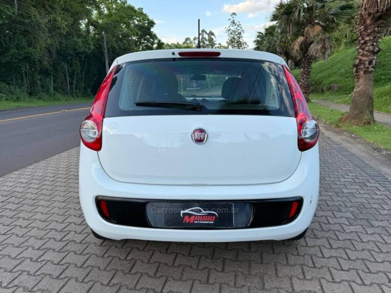 FIAT - PALIO - 2014/2015 - Branca - R$ 34.900,00