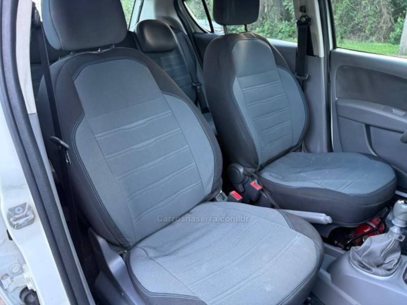 FIAT - PALIO - 2014/2015 - Branca - R$ 34.900,00