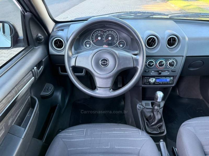 CHEVROLET - PRISMA - 2010/2011 - Prata - R$ 29.900,00