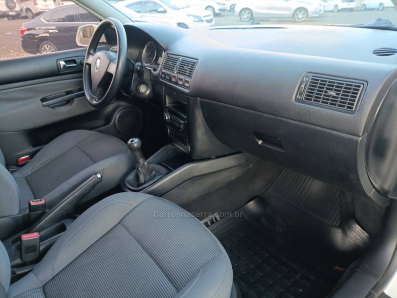 VOLKSWAGEN - GOLF - 2009/2010 - Branca - R$ 45.900,00