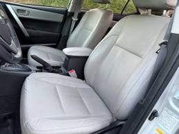 TOYOTA - COROLLA - 2016/2017 - Prata - R$ 96.900,00