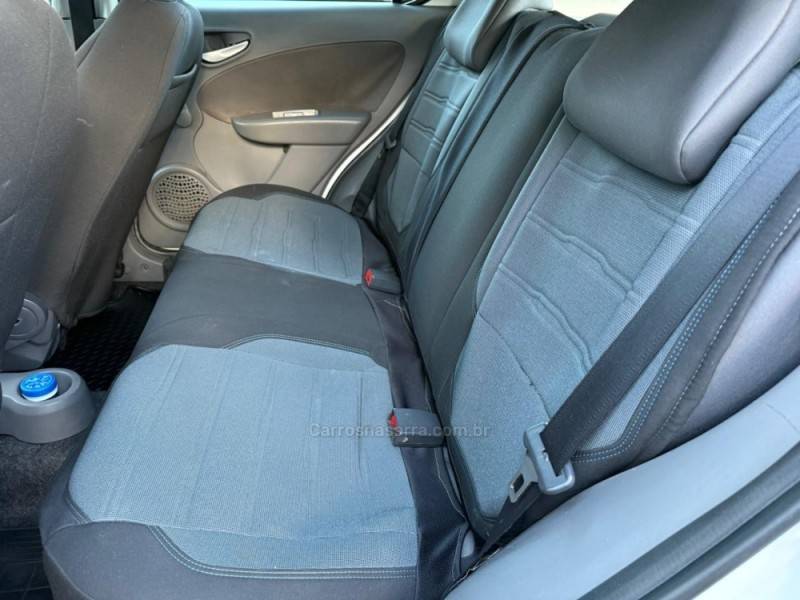 FIAT - PALIO - 2014/2015 - Branca - R$ 34.900,00