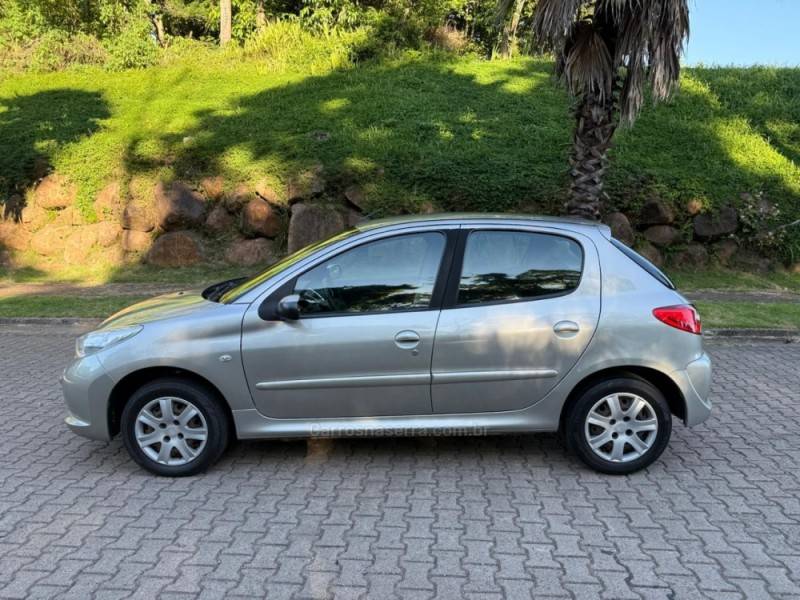 PEUGEOT - 207 - 2011/2012 - Prata - R$ 21.900,00