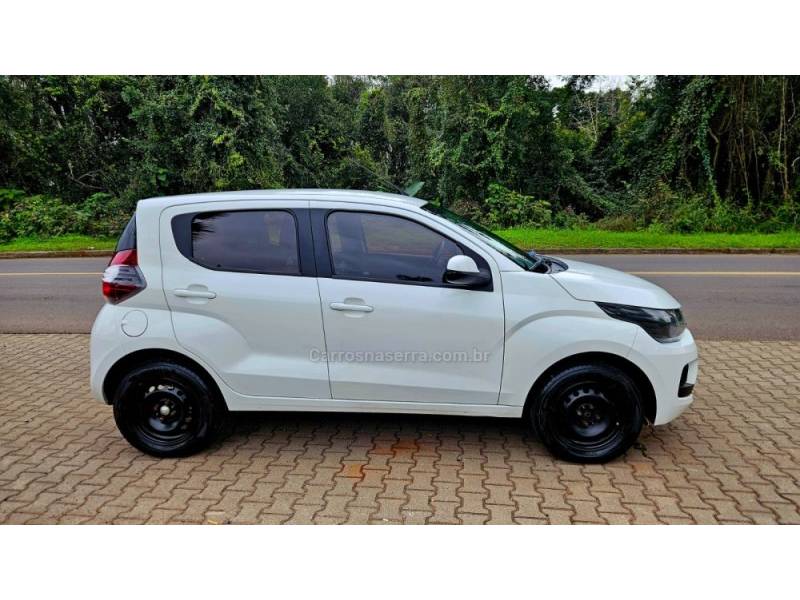 FIAT - MOBI - 2016/2017 - Branca - R$ 43.000,00