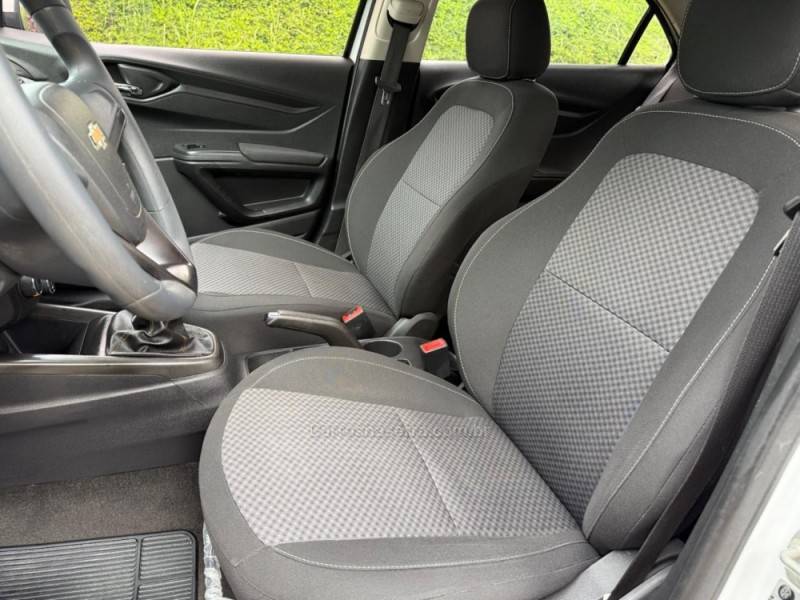 CHEVROLET - ONIX - 2013/2014 - Branca - R$ 52.900,00