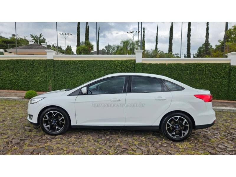 FORD - FOCUS - 2018/2019 - Branca - R$ 66.900,00