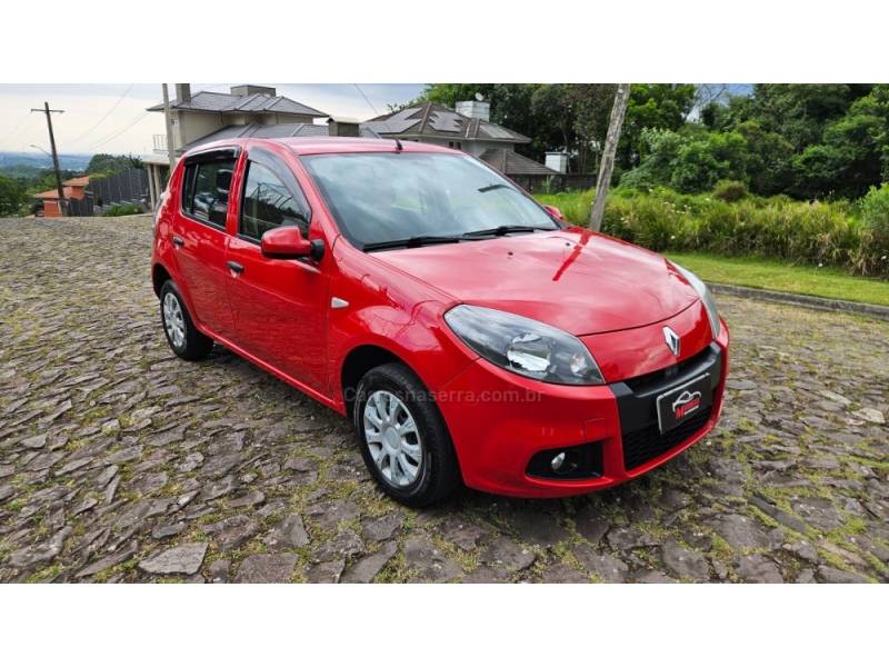 RENAULT - SANDERO - 2013/2014 - Vermelha - R$ 34.900,00