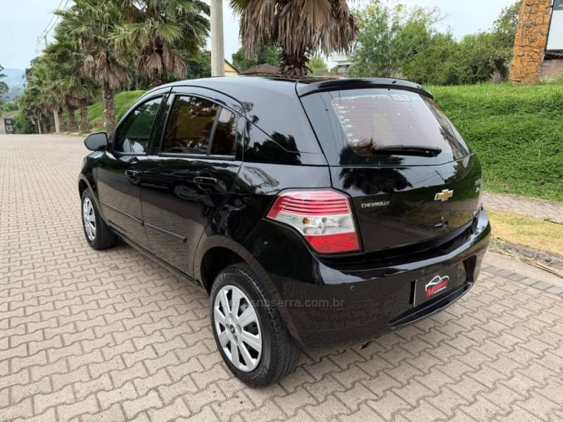 CHEVROLET - AGILE - 2010/2011 - Preta - R$ 32.900,00